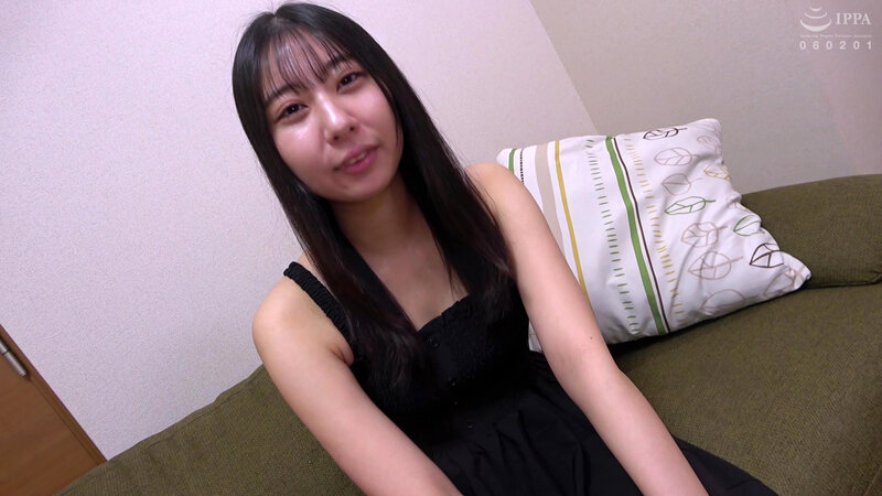「ひゃあっ！そこダメっ…！」清楚な黒髪店員・片寄しゅうか、ソファでお尻とおヘソを狙い撃ち 001