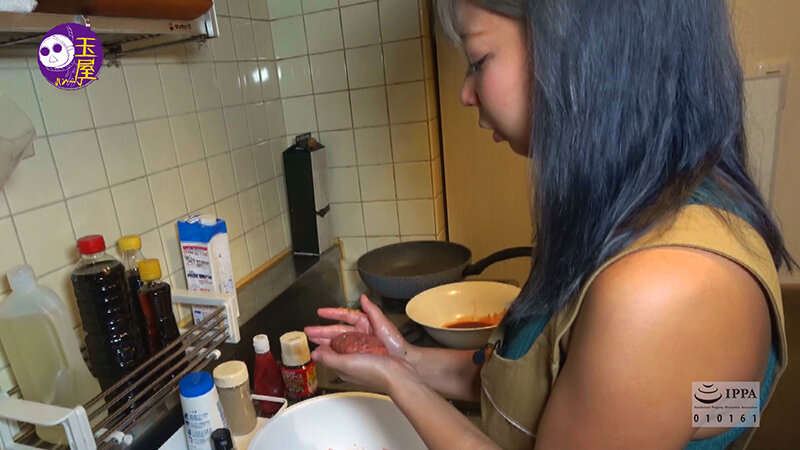 ’堕ち’と呼ばれて2 ーどうせ消し去るエロ踊り 愛が足りない収監所 020