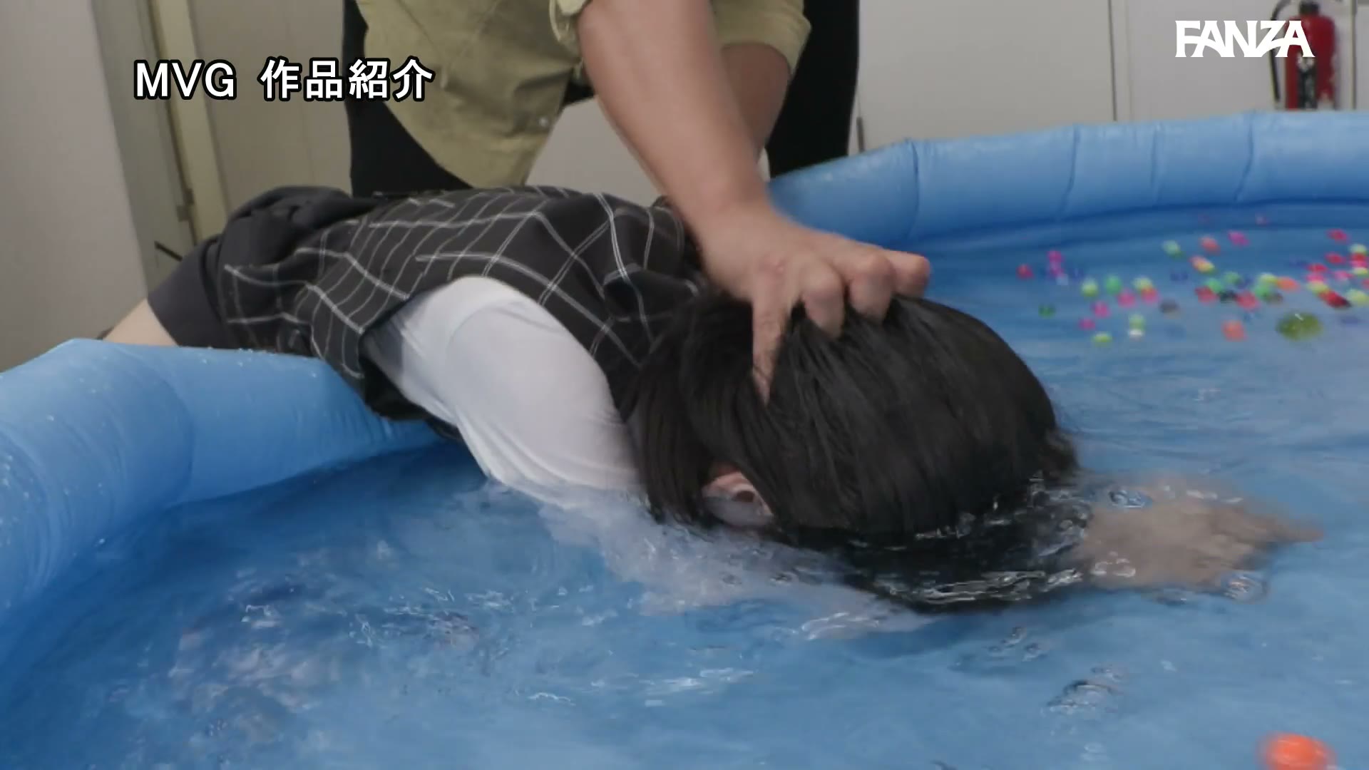 窒息するまで犯して下さい… 水責め！尿責め！酸欠拷問で覚醒する日陰のマゾ事務員のいびつな変態願望 雨依つばめ 012